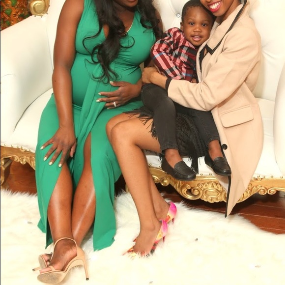 Maternity V-Neck Fitted dress - Picture 4 of 4